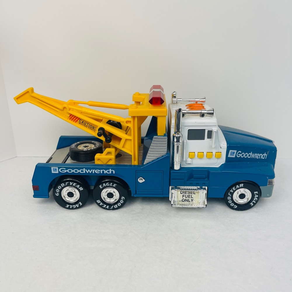 Vintage GM Goodwrench Service Plus Tow Truck Toy Blue White Yellow Goodyear 12in